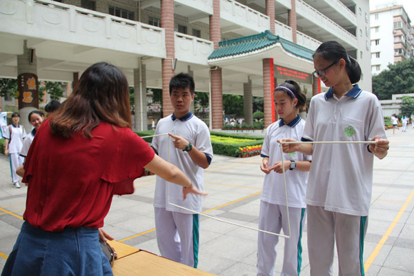 我校举行“我爱我，赢未来”心理健康日活动